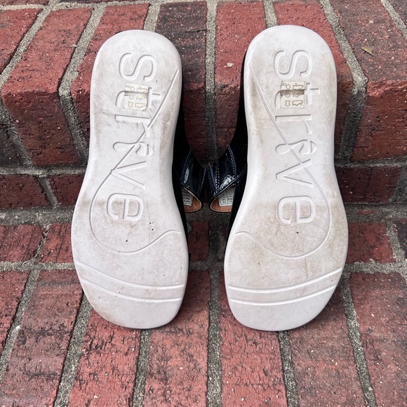 Strive black slip on orthotic sandals. Arch support Size 9 1/2-10 - Picture 9 of 10